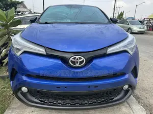 Toyota C-HR XLE FWD Sport Utility (2.0L 4cyl 2AM) 2018 Blue