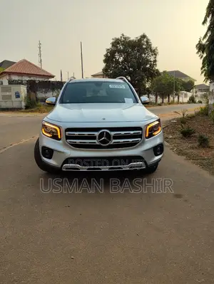 Mercedes-Benz GLB-Class 2023 Silver
