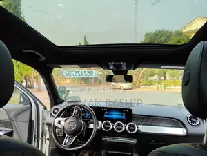 Mercedes-Benz GLB-Class 2023 Silver