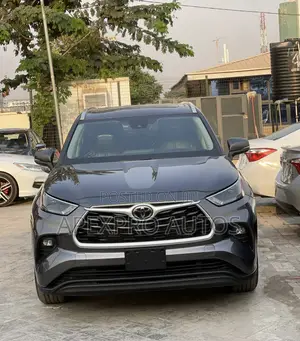 Toyota Highlander XLE 2022 Gray