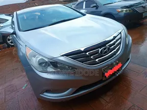 Hyundai Sonata GLS Sedan FWD (2.4L 4cyl 6A) 2012 Silver