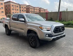 Toyota Tacoma SR5 Double Cab 6' Bed V6 AT 2023 Silver