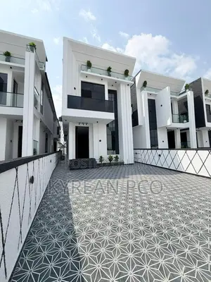5bdrm Duplex in Chevron for sale