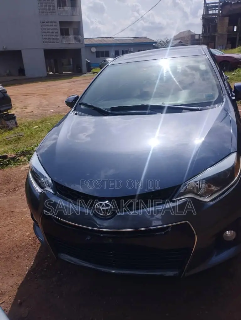 2015 Toyota Corolla S 4dr Sedan (1.8L 4cyl CVT)