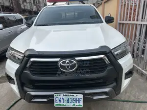 Toyota Hilux Revo Double Cab Petrol 2.7 RWD 2021 Pearl
