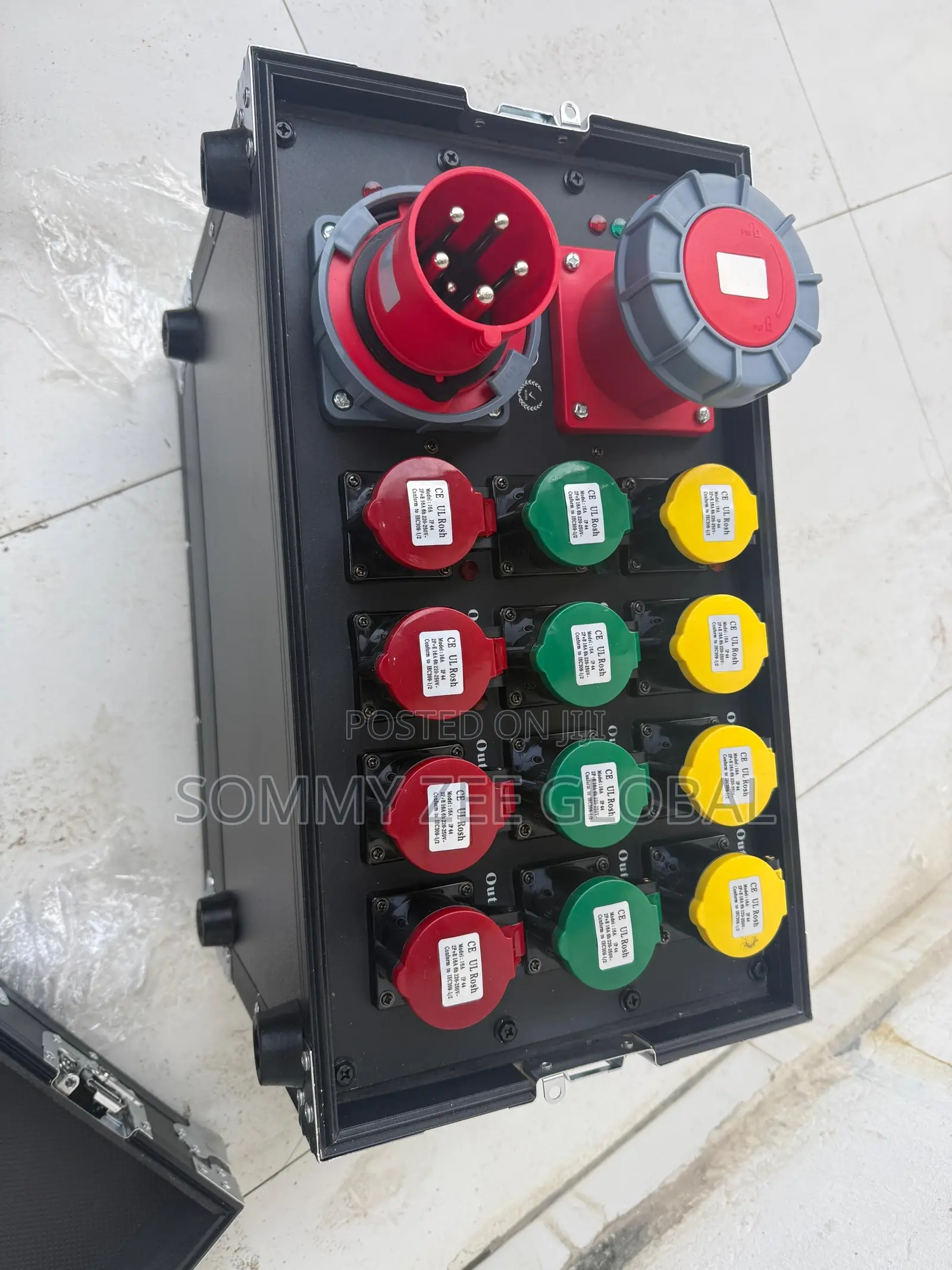 12 Channels Power Distribution