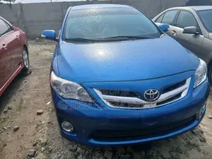 Toyota Corolla LE 4dr Sedan (1.8L 4cyl 4A) 2013 Blue