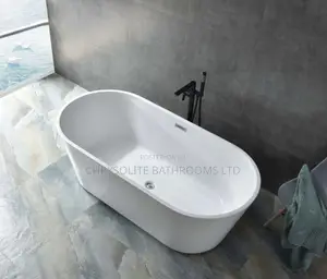 White Acrylic Bathtubb