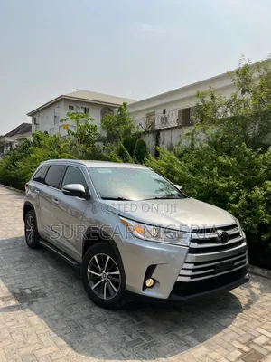 Toyota Highlander XLE 4x4 V6 (3.5L 6cyl 8A) 2018 Silver