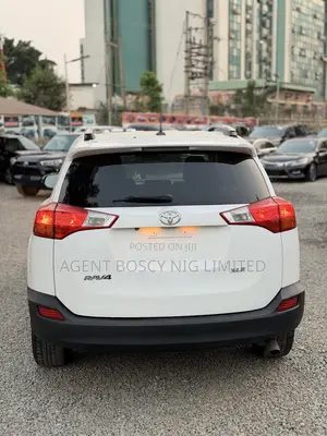 Toyota RAV4 XLE 4dr SUV (2.5L 4cyl 6A) 2015 White