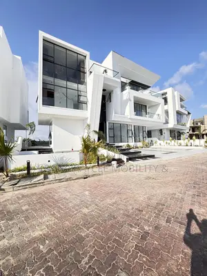 5bdrm House in Osapa for sale