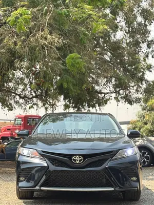 Toyota Camry SE FWD (2.5L 4cyl 8AM) 2018 Blue