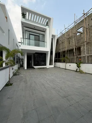 5bdrm Duplex in Chevron for sale