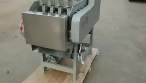 Cashew Nuts. Peeler