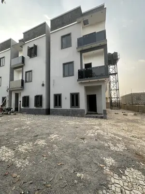 4bdrm Duplex in Gaduwa for sale