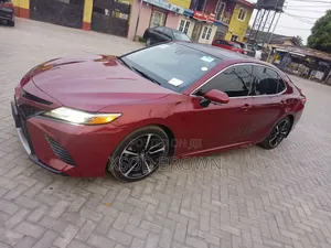 Toyota Camry XSE FWD (2.5L 4cyl 8AM) 2018 Black