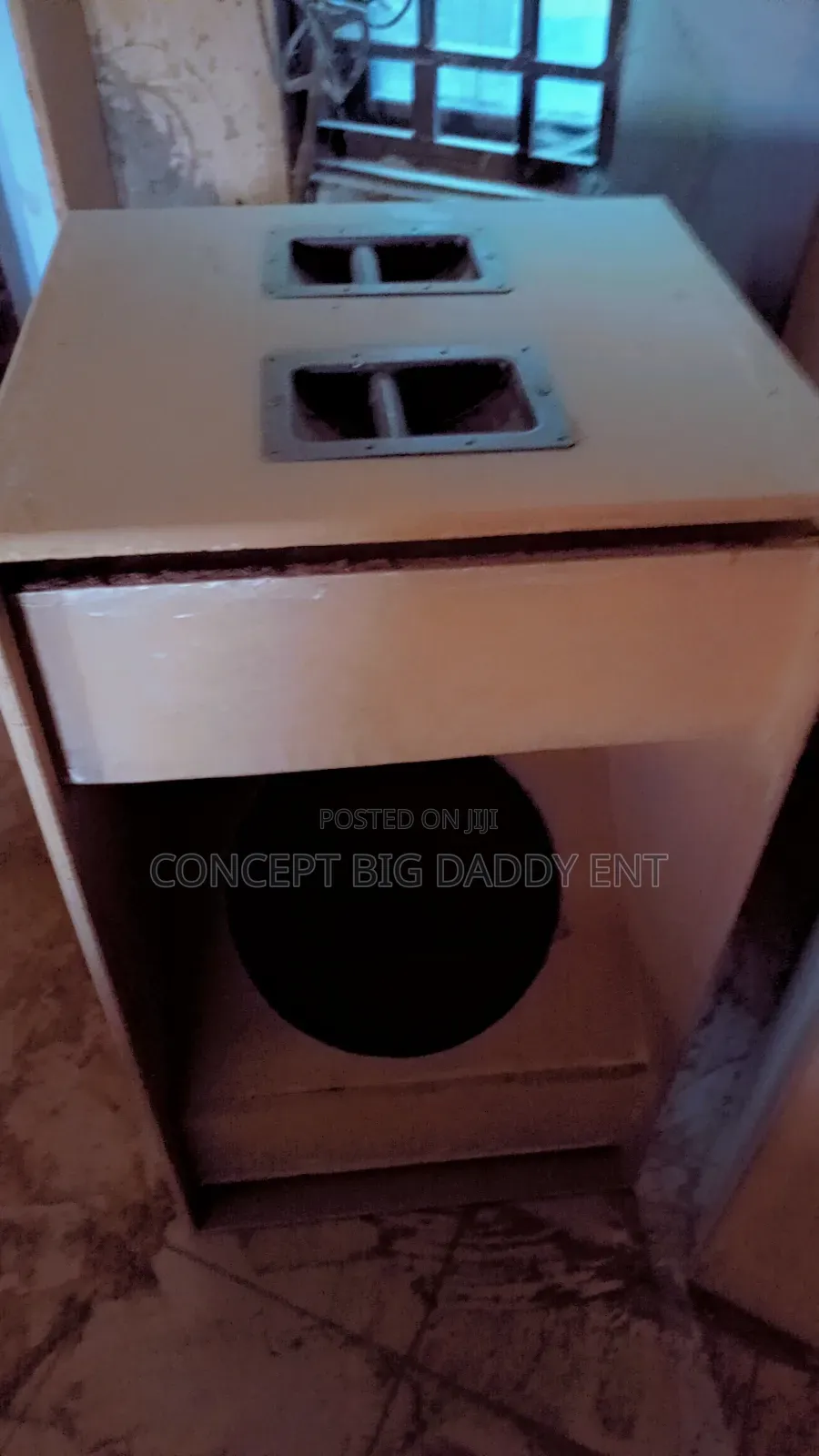 Empty Speaker Box