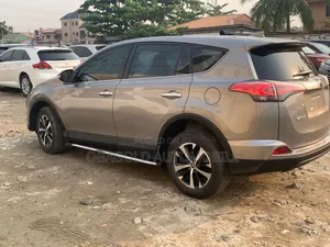 Toyota RAV4 Limited AWD (2.5L 4cyl 6A) 2017 Gray