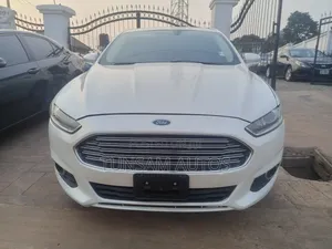 Ford Fusion SE 4dr Sedan (2.5L 4cyl 6A) 2014 White