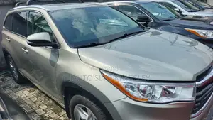 Toyota Highlander Limited Platinum 4dr SUV (3.5L 6cyl 6A) 2015 Gold