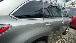 Toyota Highlander Limited Platinum 4dr SUV (3.5L 6cyl 6A) 2015 Gold