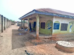 10bdrm Apartment in Ilorin South for sale