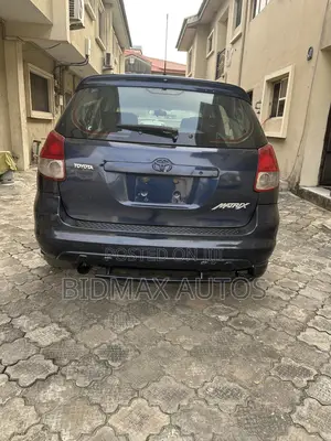 Toyota Matrix XR Hatchback FWD (1.8L 4cyl 4A) 2005 Blue