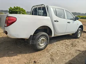Mitsubishi L200 2014 White