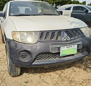 Mitsubishi L200 2014 White