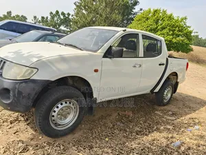 Mitsubishi L200 2014 White