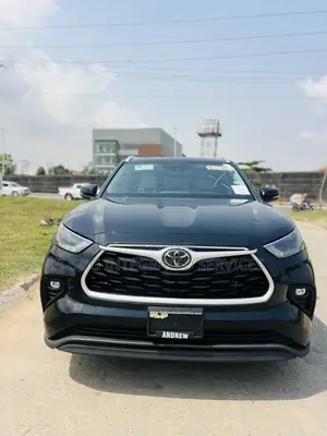 Toyota Highlander XLE 2022 Black