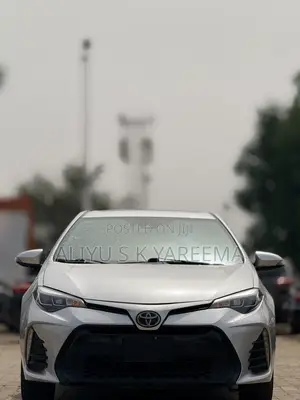 Toyota Corolla SE (1.8L 4cyl 6M) 2019 Silver
