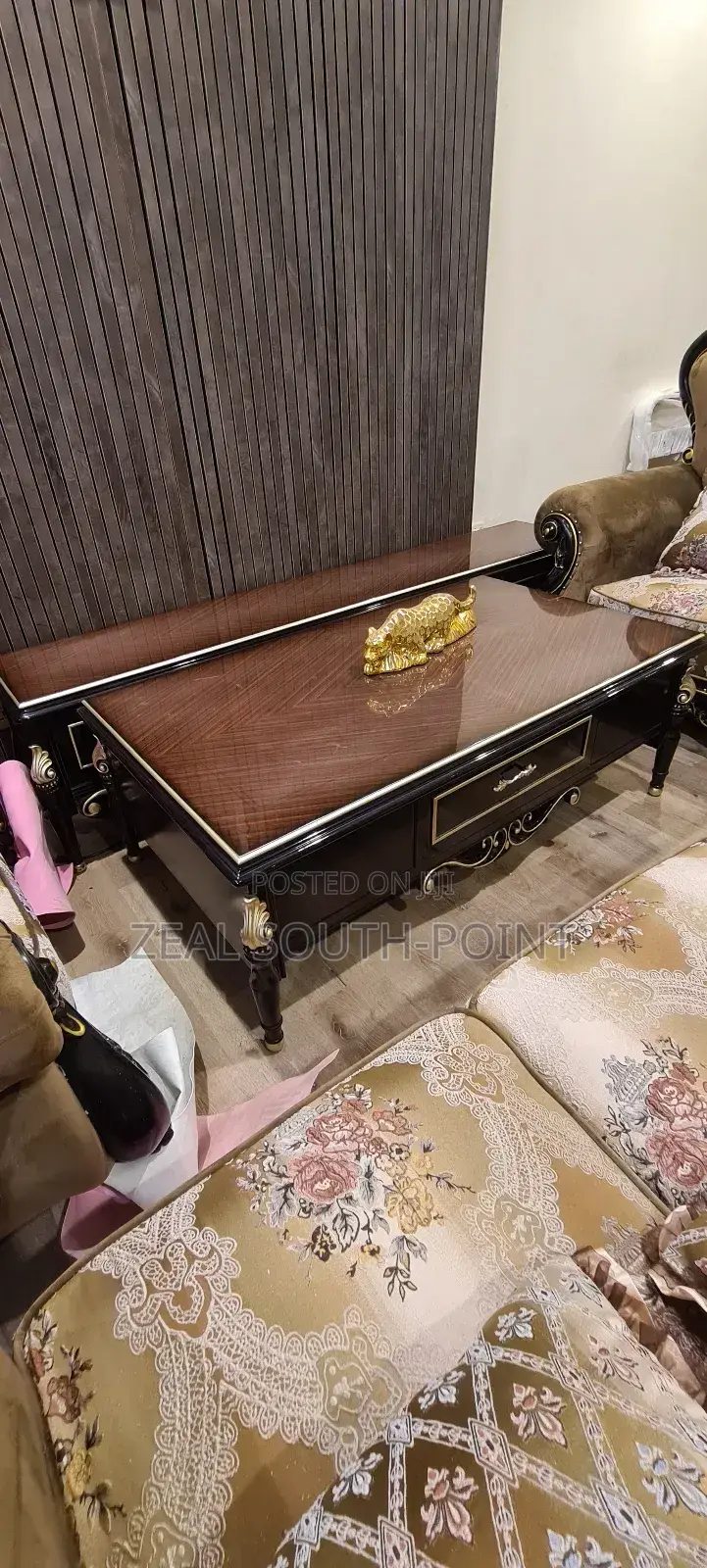 Royal Tv Console