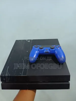 Ps4 With 1 Pad and Games