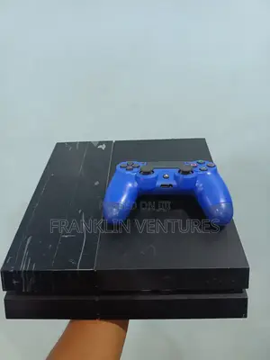 Ps4 With 1 Pad and Fc27 Pes27 Plus 6 More Games