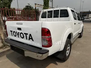 Toyota Hilux WORKMATE 4x4 2014 White