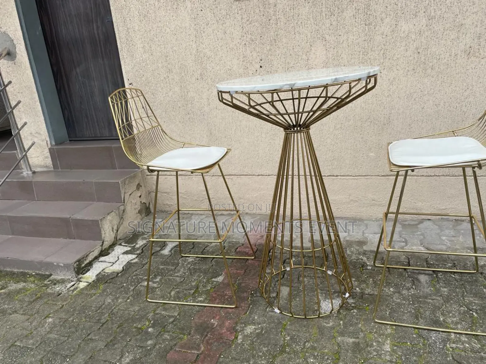 Cocktail Table and Chairs
