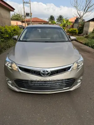 Toyota Avalon Limited Sedan FWD (3.5L 6cyl 6A) 2013 Gold