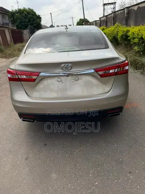 Toyota Avalon Limited Sedan FWD (3.5L 6cyl 6A) 2013 Gold