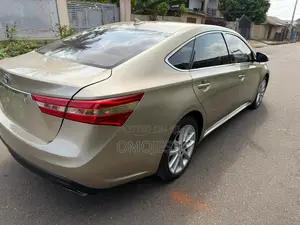 Toyota Avalon Limited Sedan FWD (3.5L 6cyl 6A) 2013 Gold