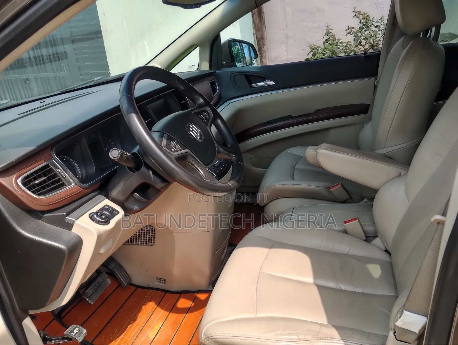 Buick Super 2020 Gold