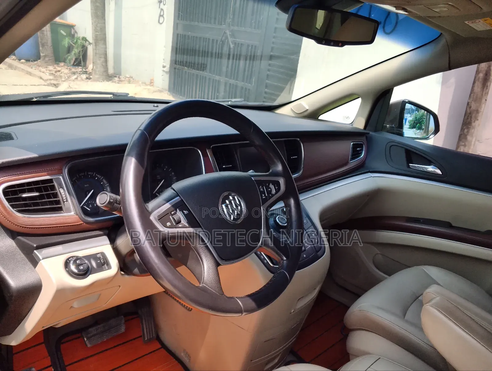 Buick Super 2020 Gold