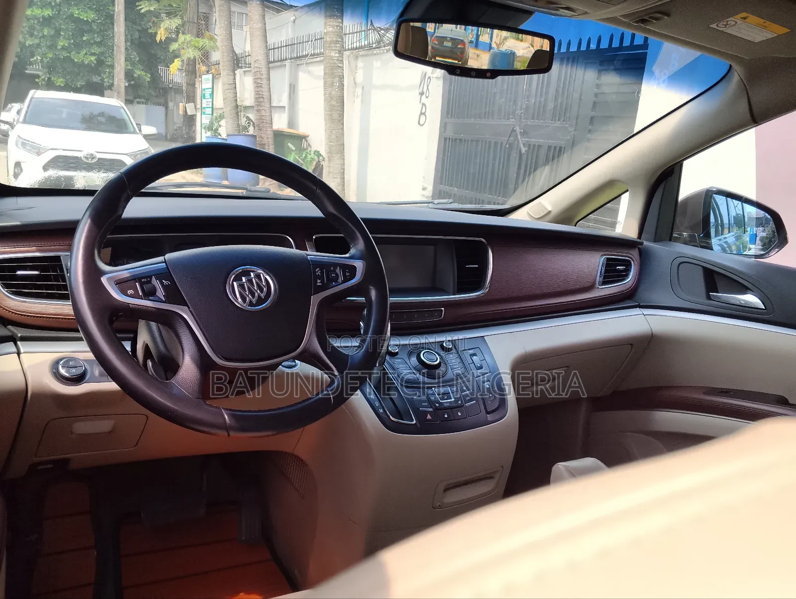 Buick Super 2020 Gold