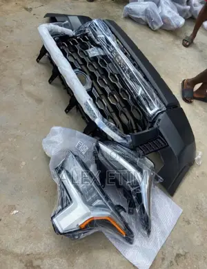 Complete Bumper and Set Headlight Tundra 2025 Available as Seen