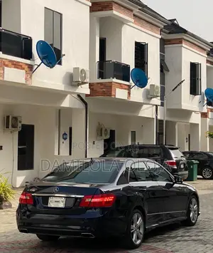 Mercedes-Benz E350 2013 Blue