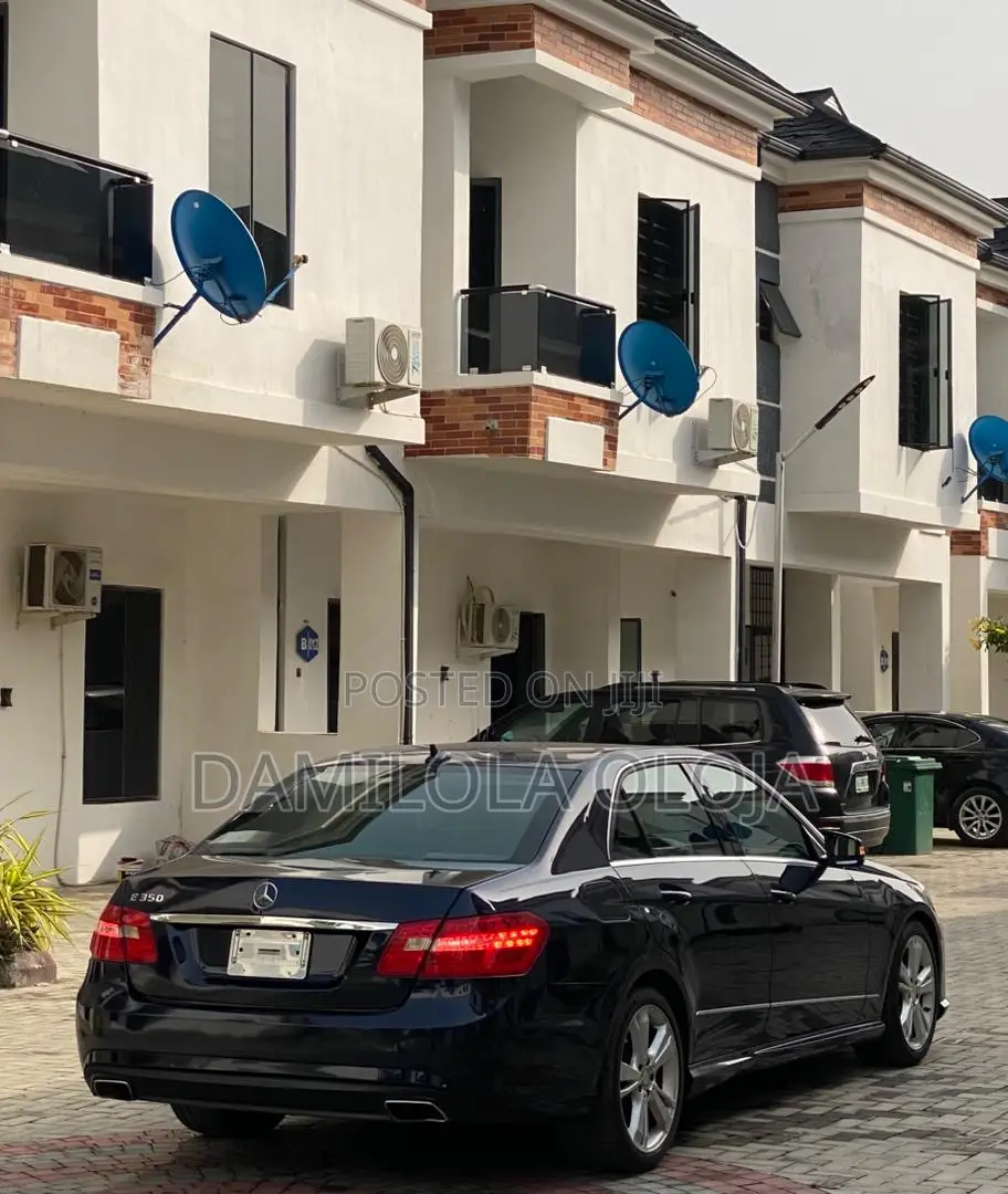 Mercedes-Benz E350 2013 Blue