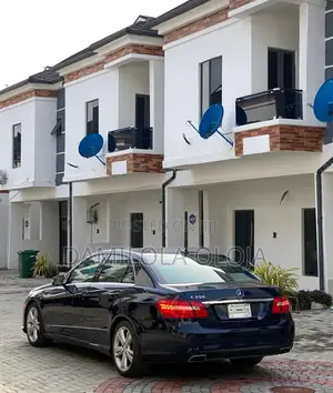 Mercedes-Benz E350 2013 Blue