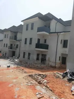 5bdrm Duplex in Guzape District for sale