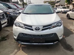 Toyota RAV4 Limited 4dr SUV AWD (2.5L 4cyl 6A) 2015 White