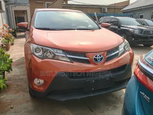 Toyota RAV4 LE FWD (2.5L 4cyl 6A) 2013 Orange